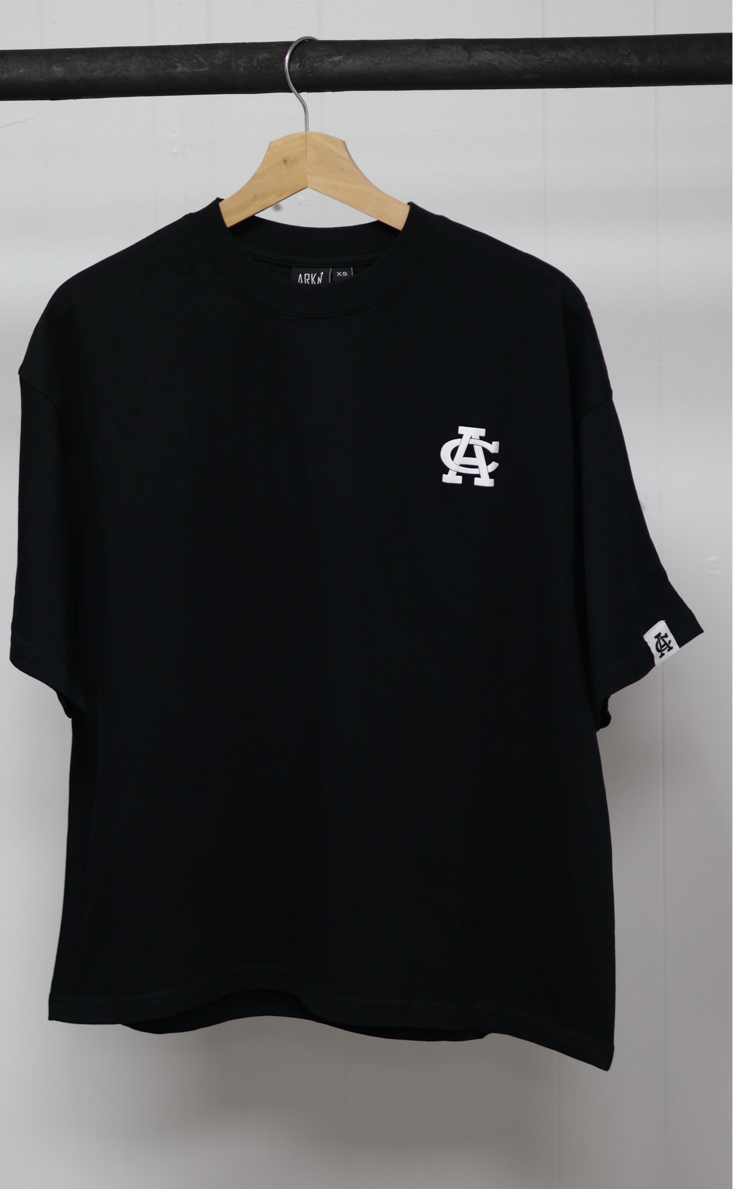 DAILY BASICS BLACK TEE